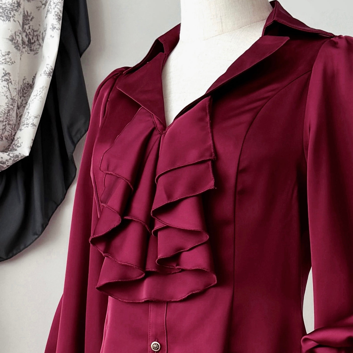 伯爵令嬢のプリンセススリーブブラウス（ワインレッド）[2024年12月