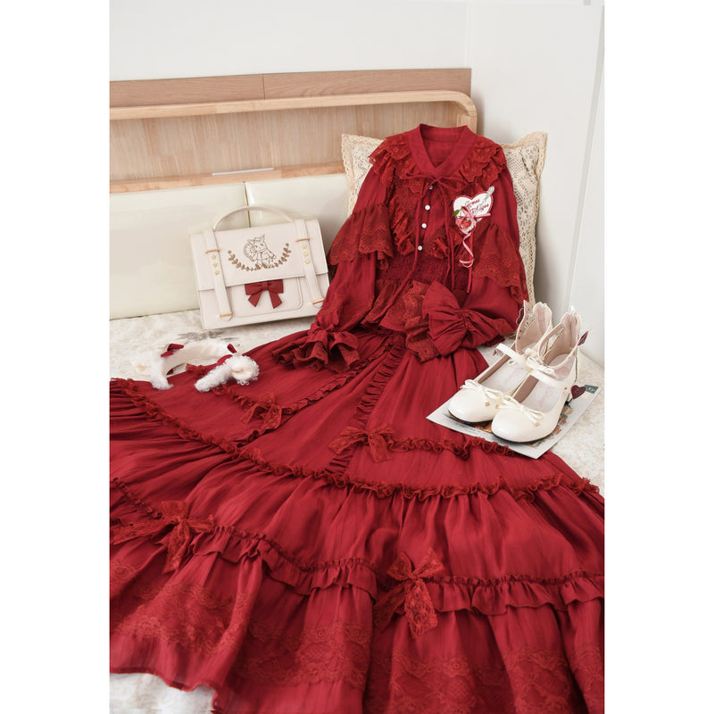 深紅のお嬢様の刺繍ブラウスとフレアスカート