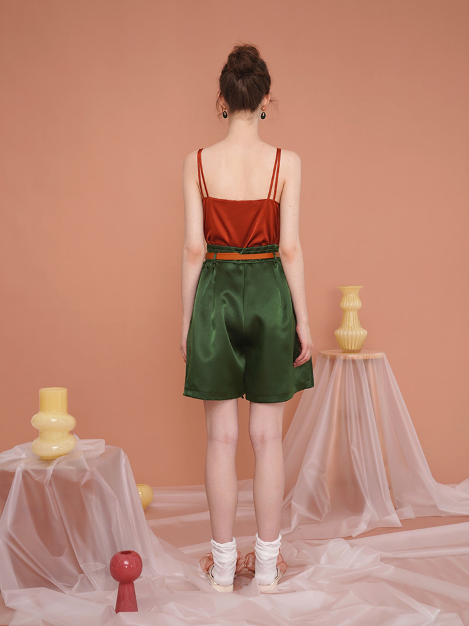 Camoooni 野兎の刺繍ハーフパンツ 金兎の留め具のレザーベルト グリーン Camoooni 野兎の刺繍ハーフパンツ 金兎の留め具のレザーベルト