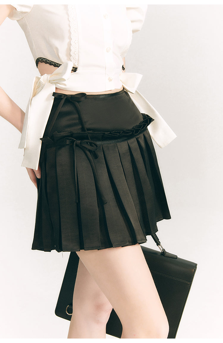 黒のお嬢様のプリーツショートスカート