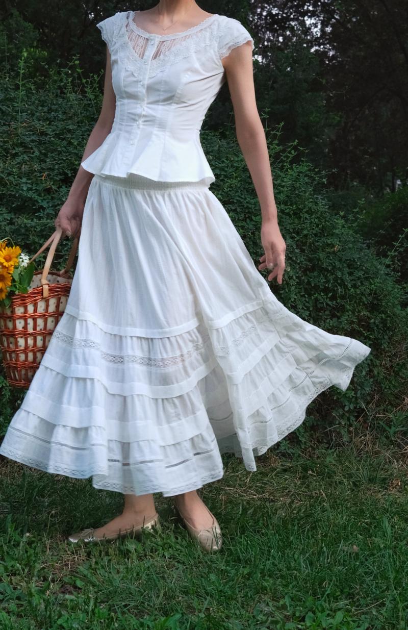 純白の刺繍フレンチロングスカート – ManusMachina