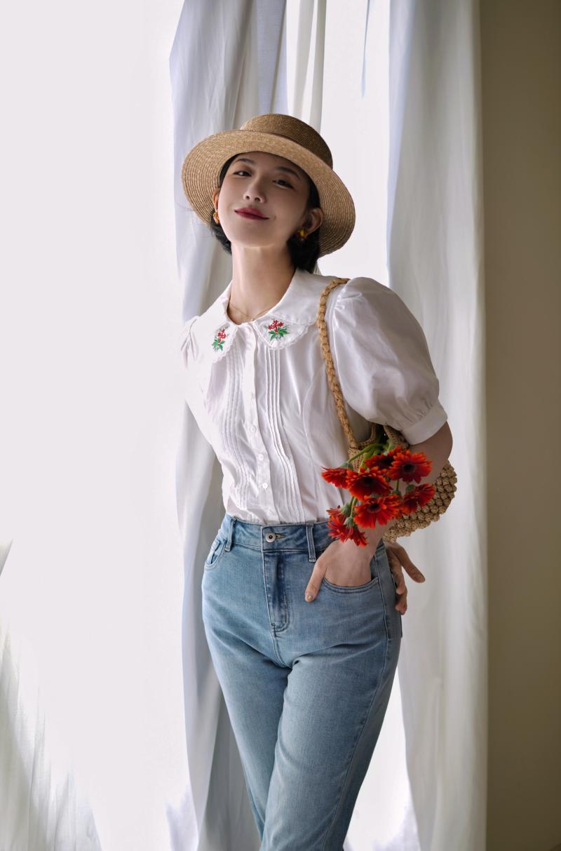 Blooming embroidery slim knit