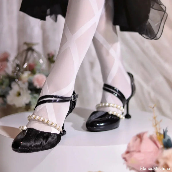 Pearl round toe heel pumps for a jet-black lady[Scheduled to be shipped late May-early June 2023]