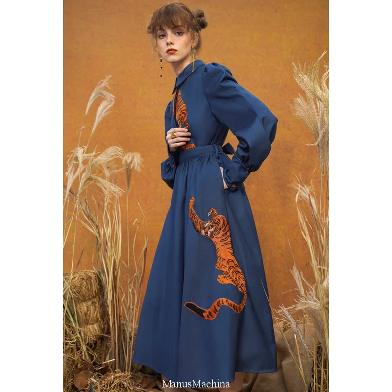 葉陰に蠢く猛虎図の刺繍ワンピース – ManusMachina 葉陰に蠢く猛虎図の刺繍ワンピース – ManusMachina