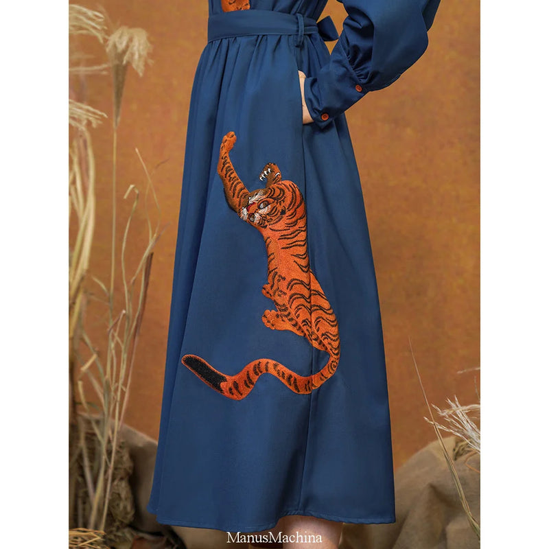 葉陰に蠢く猛虎図の刺繍ワンピース – ManusMachina 葉陰に蠢く猛虎図の刺繍ワンピース – ManusMachina