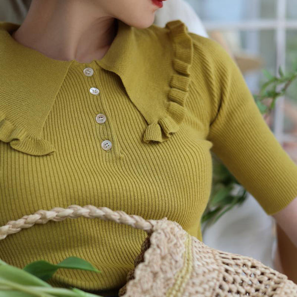 Willow-colored lady's retro knit top