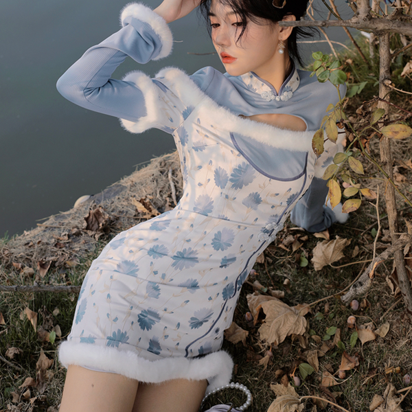 A short Chinese dress with a flower pattern that reflects the light flower sky