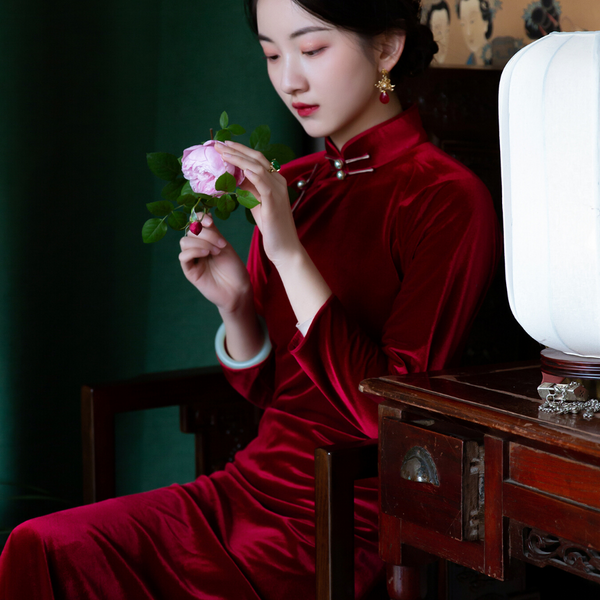 Thorn rose velvet dress