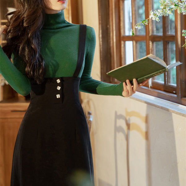 Black lady's strap skirt and turtleneck sweater (green) 