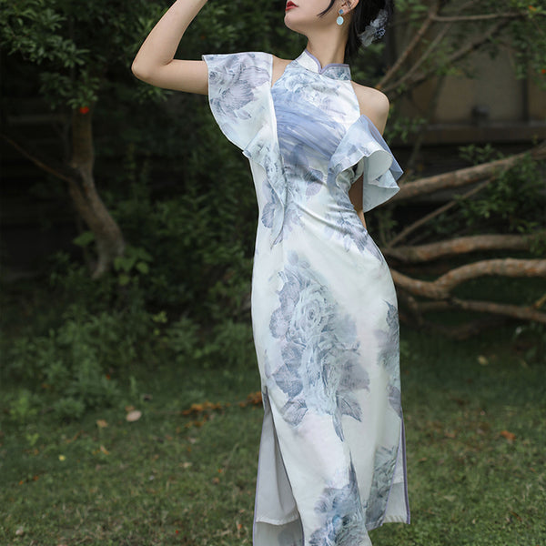 A hazy Chinese dress with hazy blue fog