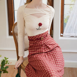 薔薇の花びら刺繍トップスと茜色格子縞スカート – ManusMachina