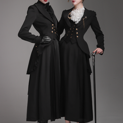 黒の貴婦人のスワローテールドコートとロングスカート