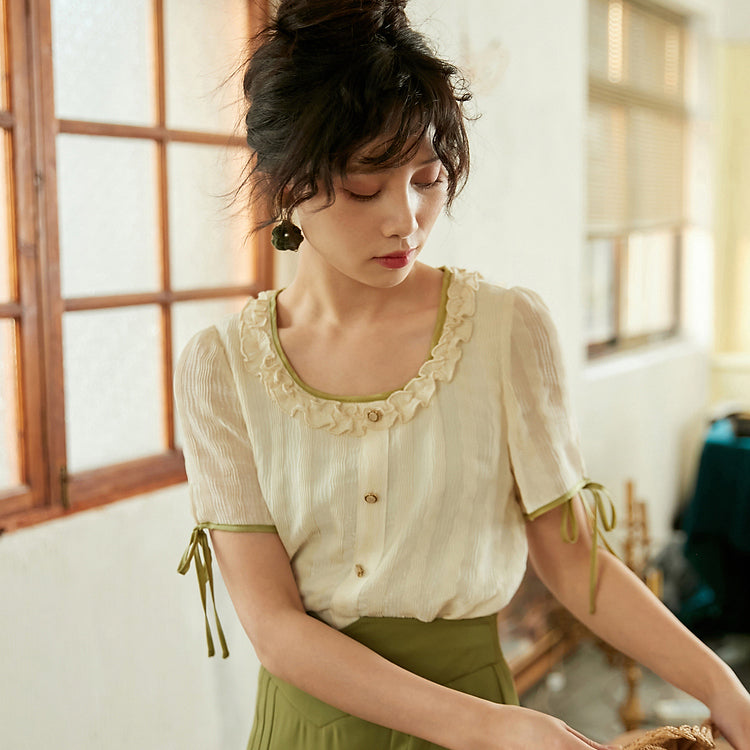 Torinoko-colored embroidery French blouse