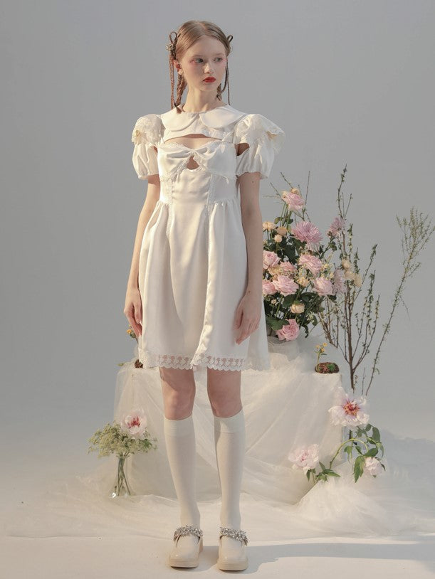 Innocent lady's ribbon blouse