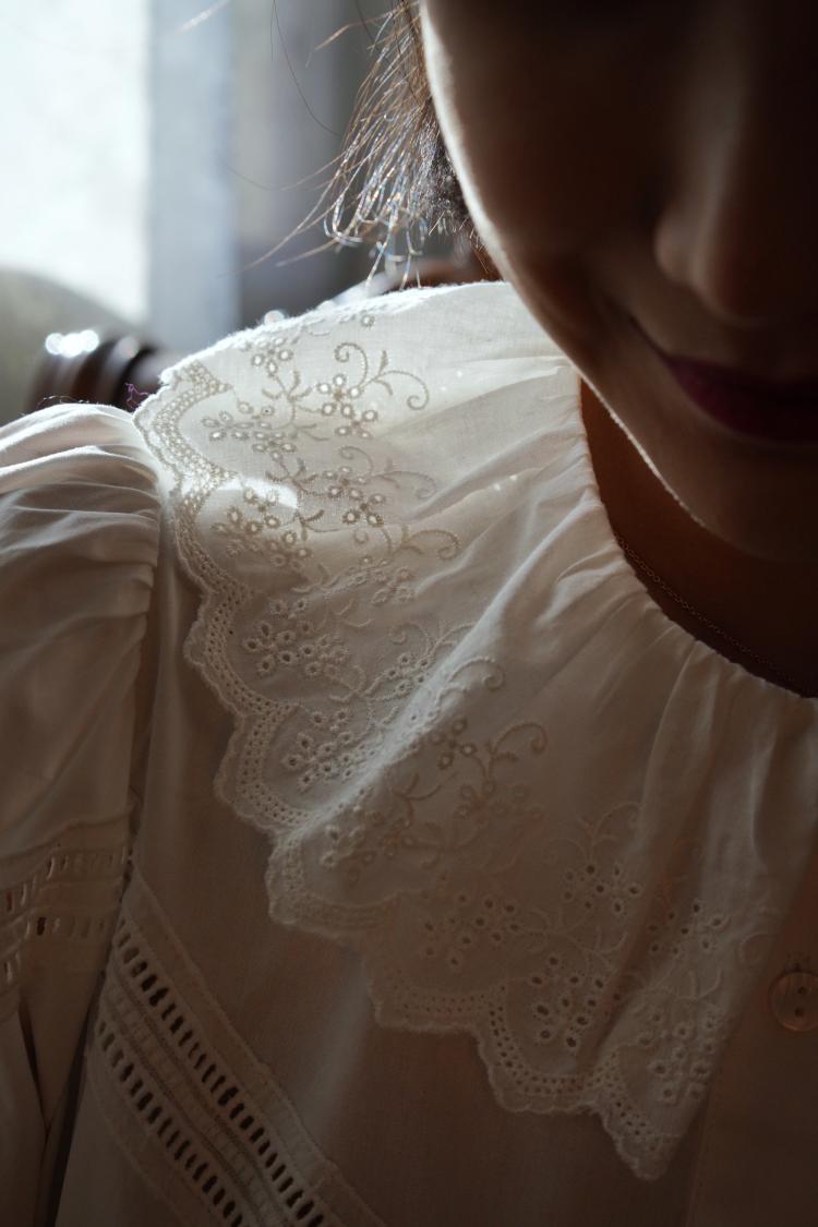 Lady Embroidered Vintage Blouse