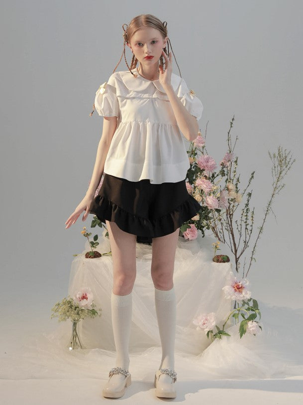 Innocent lady's ribbon blouse
