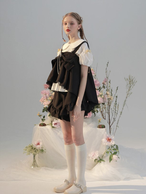 Innocent lady's ribbon blouse
