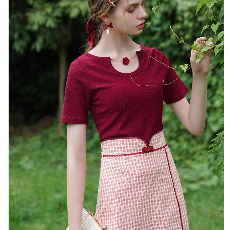 薔薇飾りトップスと格子縞チャイナスカート