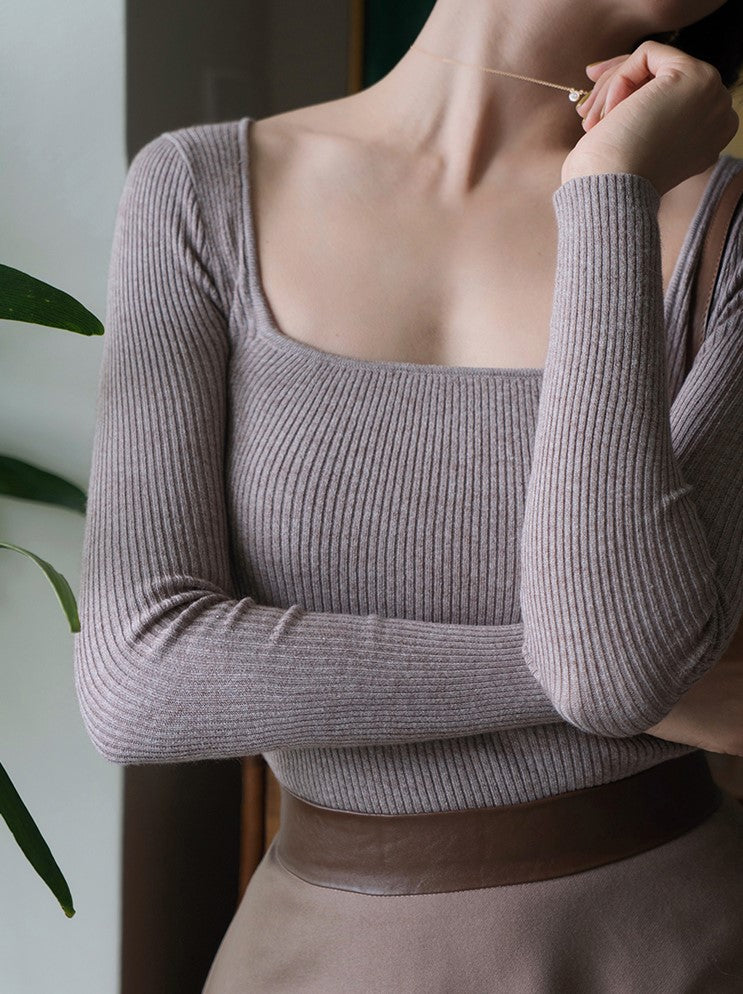 Slim knit for young ladies