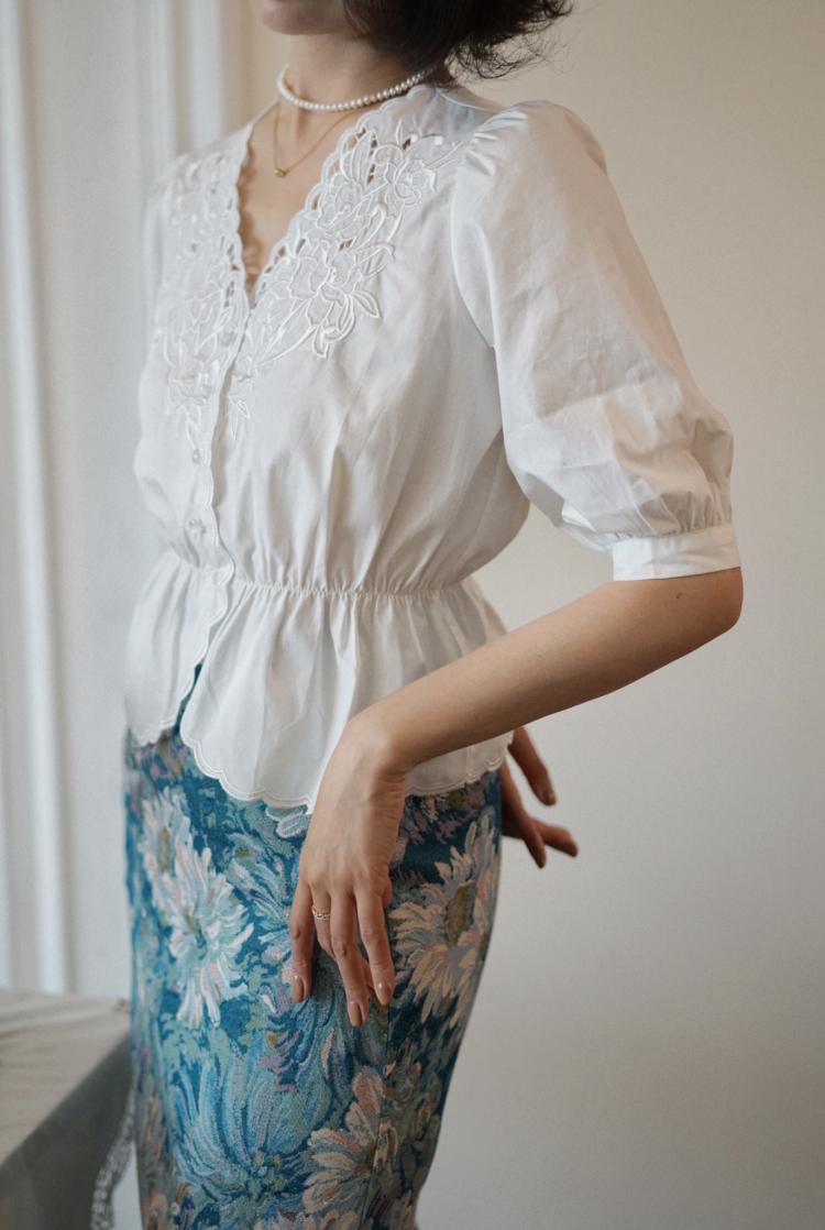 Floral embroidery white vintage blouse