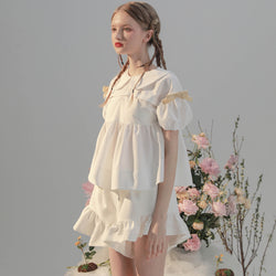 Innocent lady's ribbon blouse