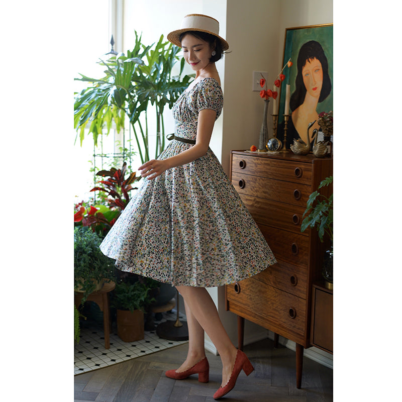 Floral vintage dress for lakeside vacation