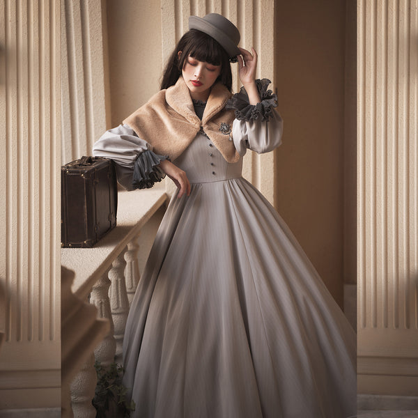 Western queen's elegant cape