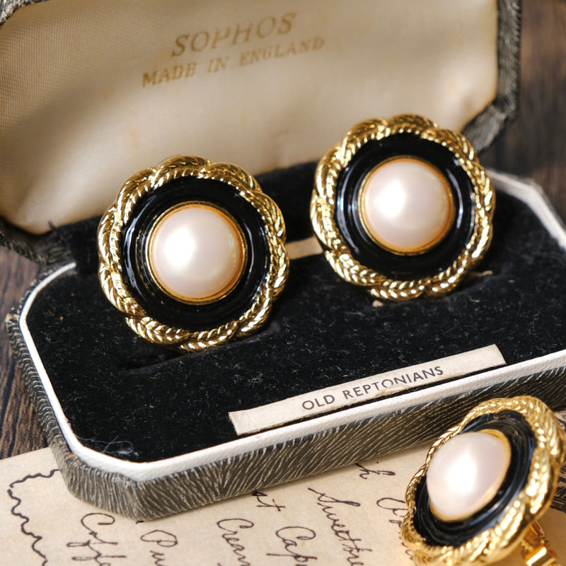 sasanqua pearl earring – ManusMachina