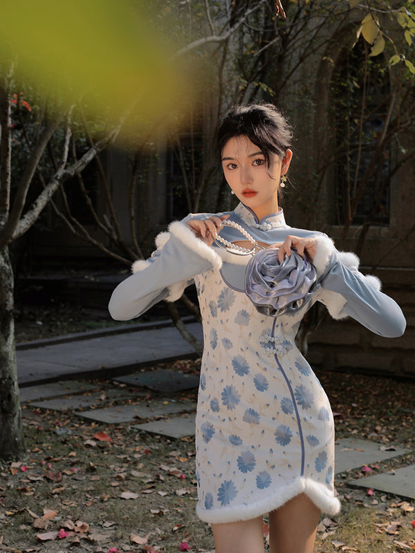 A short Chinese dress with a flower pattern that reflects the light flower sky