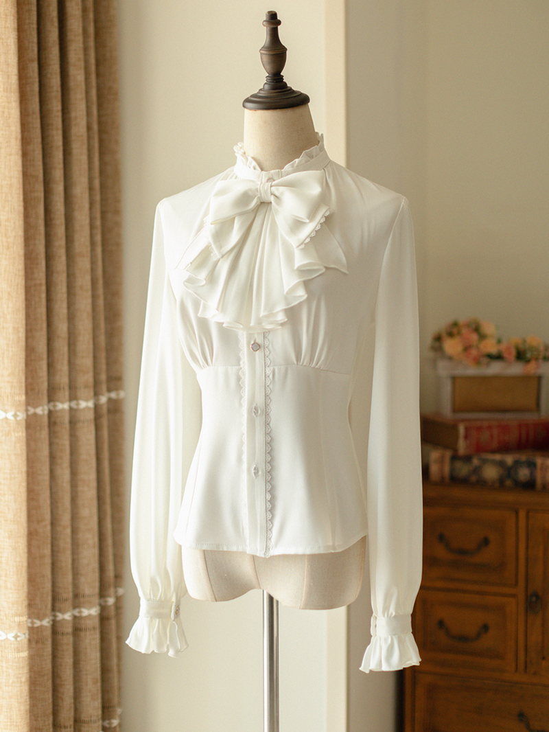 英国のお嬢様ジャンパースカートとハイネックリボンブラウス