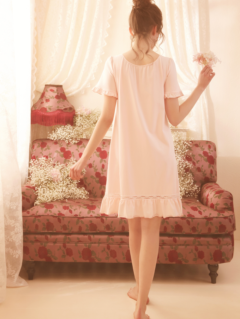 Lady's nightwear that invites you to sleep