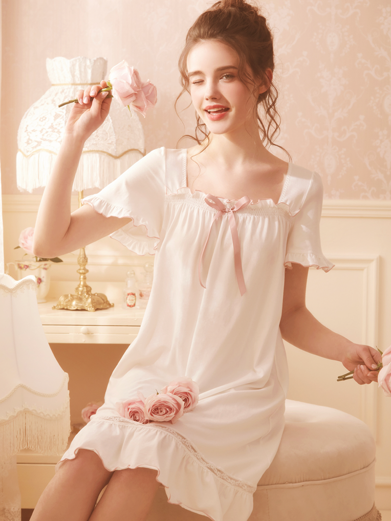 Lady's nightwear that invites you to sleep