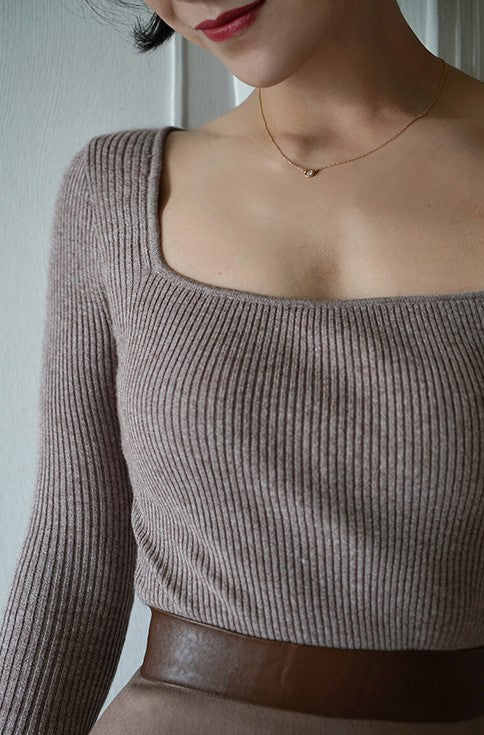Slim knit for young ladies