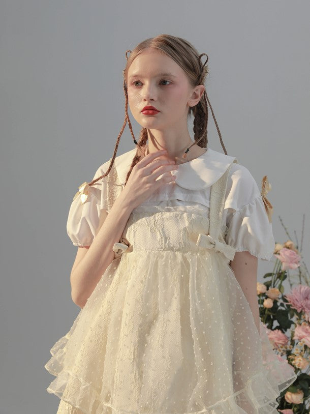 Innocent lady's ribbon blouse