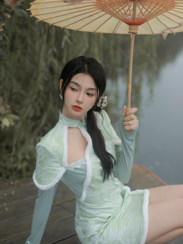 China short dress and China vest with petioles scattered on white and green ground