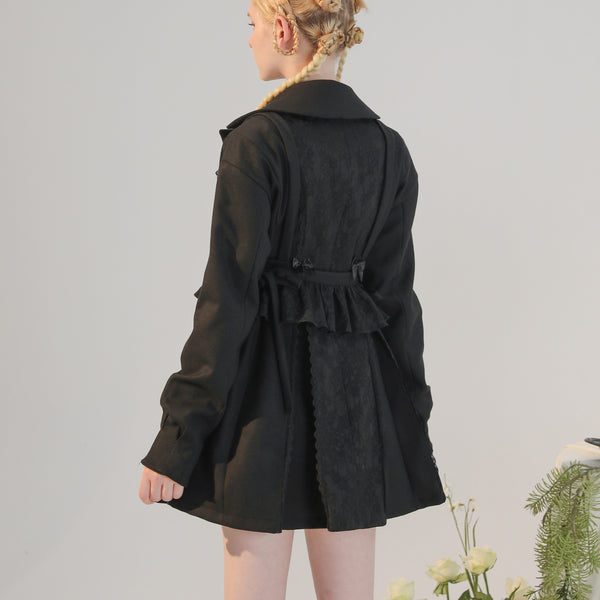 An embroidered coat where the dark night spreads out