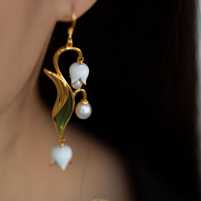 Suzuran Swan Earring