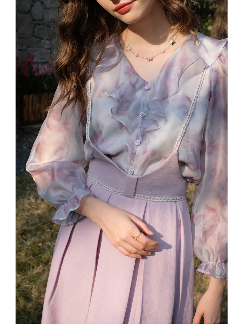 薄紫の水彩画ブラウスとストラップスカート