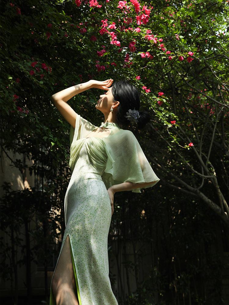 Young grass crowd cheongsam dress after rain
