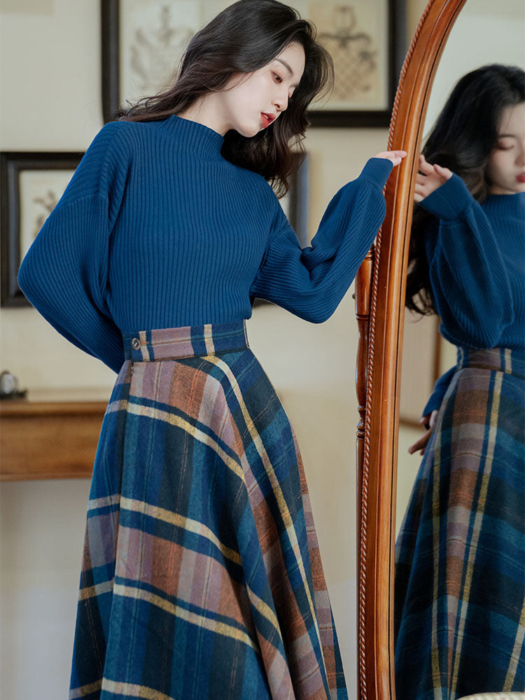 藍茶色の格子縞レトロスカートとハイネックセーター