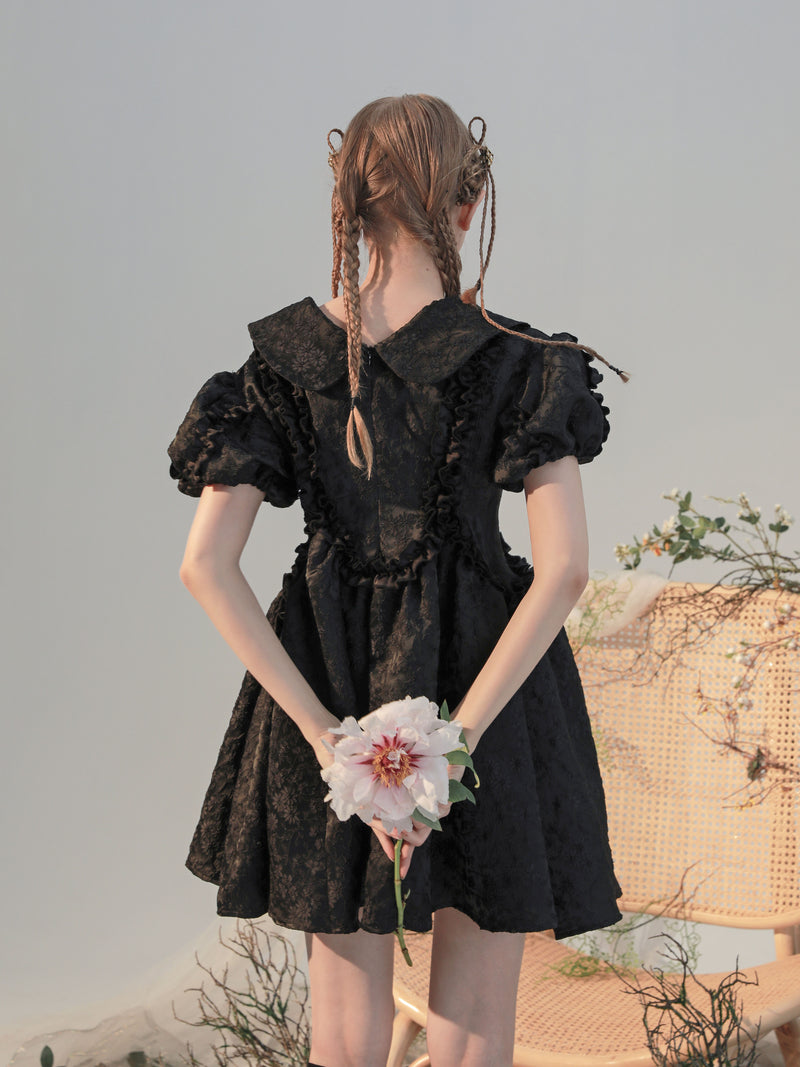 Flower pattern jacquard dress that blooms in the jet-black twilight