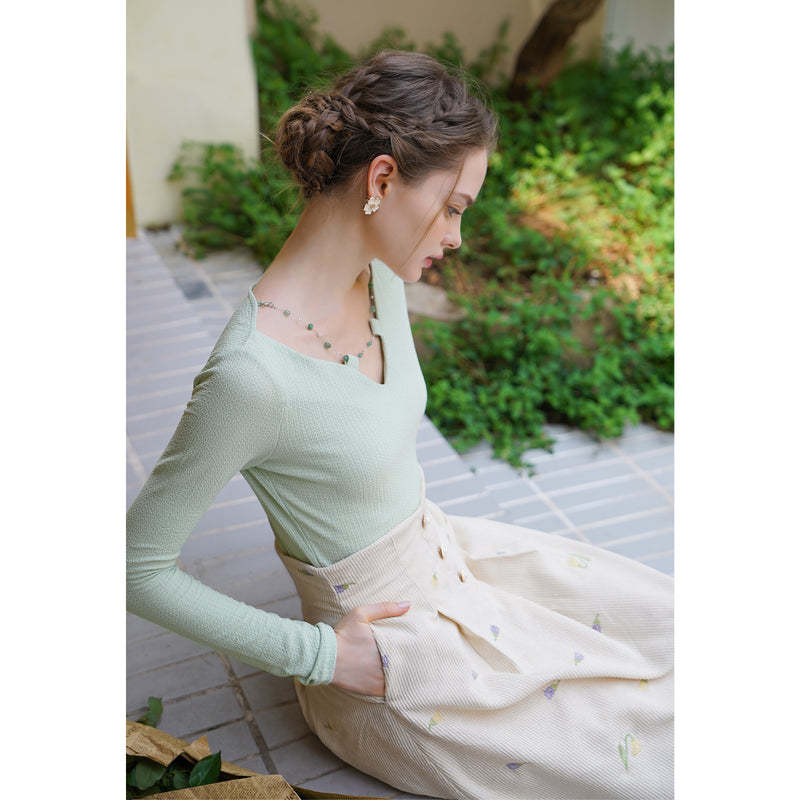 White green necklace slim top