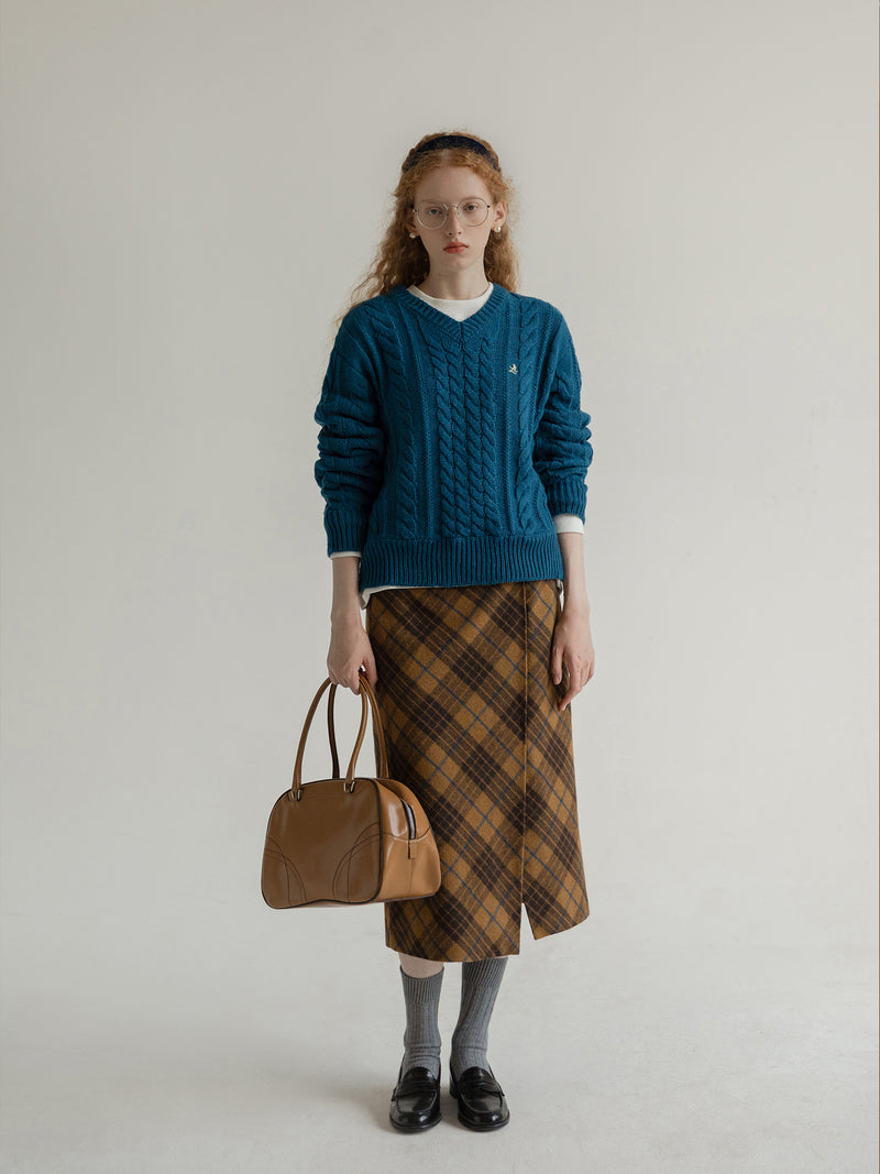 Aran embroidery knit sweater