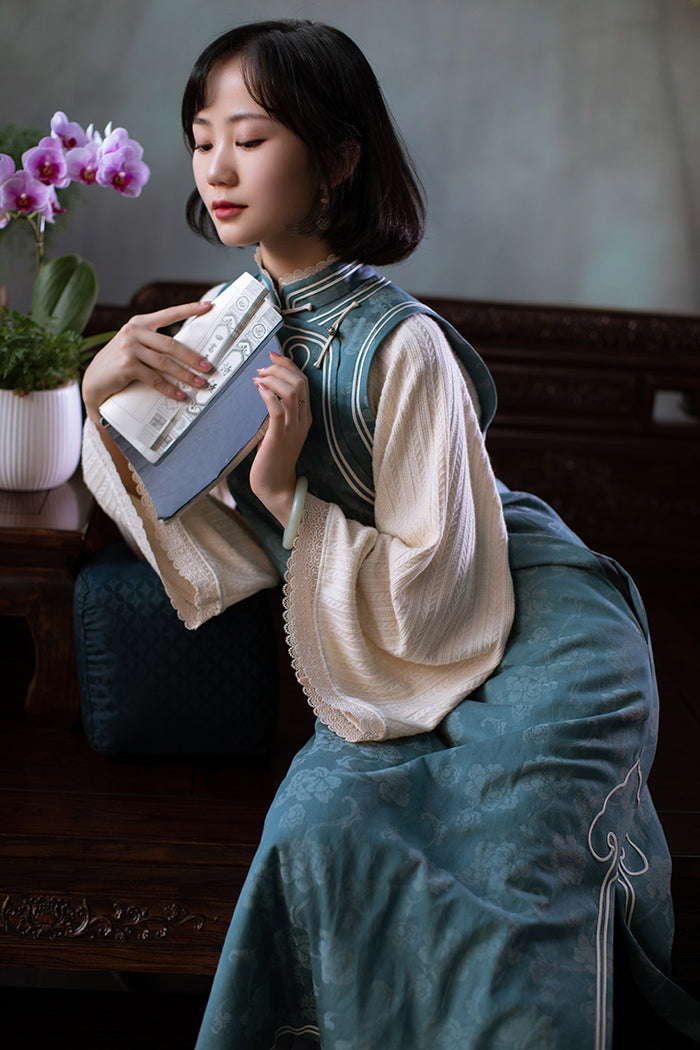 manusmachina 薄藤の菖蒲の花柄ワンピース 薄藤の菖蒲の花柄ワンピース – ManusMachina