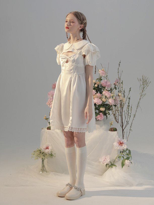 Innocent lady's ribbon blouse