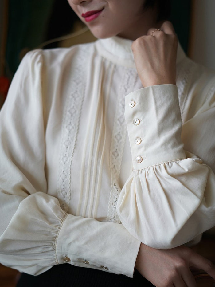 刺繍装飾のクラシカルブラウス – ManusMachina
