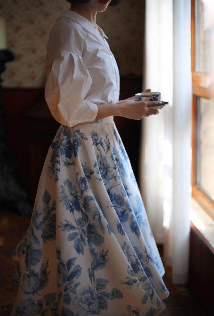 blue ink flower pattern hepburn skirt