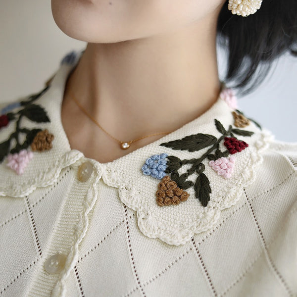 Grape embroidery knit blouse
