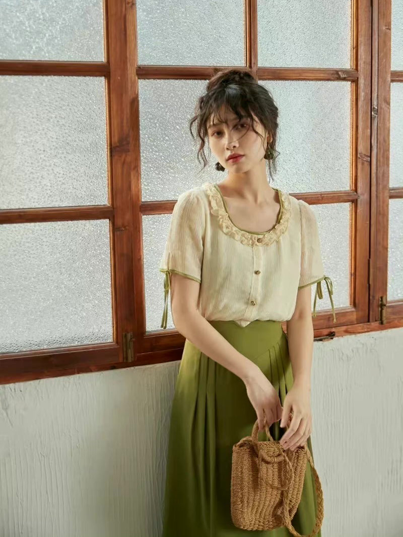 Torinoko-colored embroidery French blouse