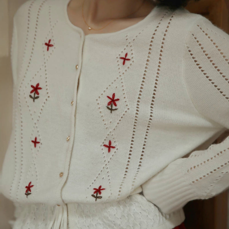 Keyboard-colored flower embroidery knit cardigan
